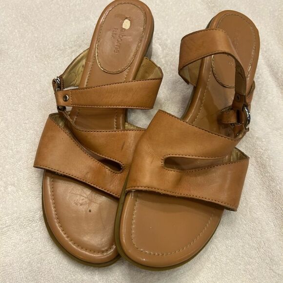 Liz Claiborne Tan Sandals Elegant Design - Picture 3 of 6
